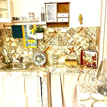 Mizzicahome Solemare Guest house *