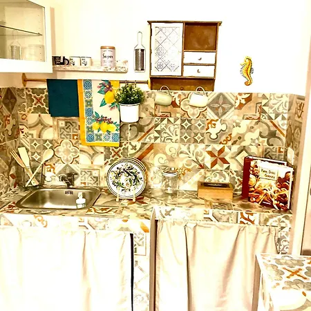 Mizzicahome Solemare Guest house *